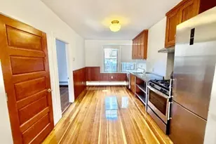 9 Thacher Ct, Boston, MA 02113 - Photo 2