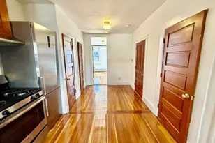 9 Thacher Ct, Boston, MA 02113 - Photo 6