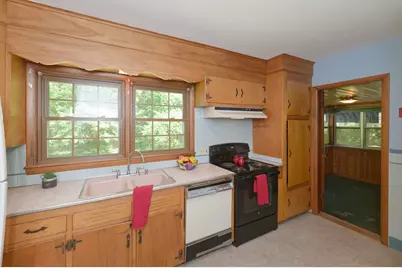 114 Plain St, Hopedale, MA 01747 - Photo 8