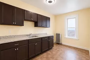 145 Essex St, Holyoke, MA 01040 - Photo 2