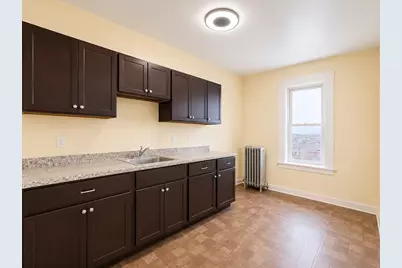 149 Essex Street #3R, Holyoke, MA 01040 - Photo 2