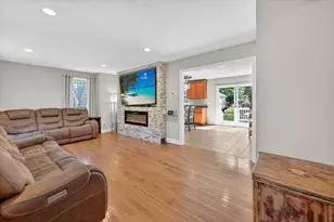 1074 Church St, New Bedford, MA 02745 - Photo 12
