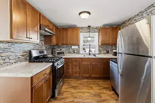 21 Golf St, Fairhaven, MA 02719 - Photo 4