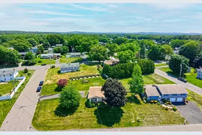 19 Moreau Ct, Chicopee, MA 01020 - Photo 2