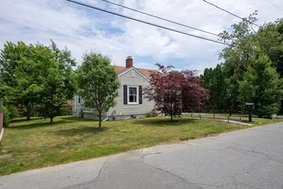 27 Suffolk Ave, Dartmouth, MA 02747 - Photo 34