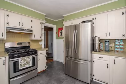 27 Suffolk Ave, Dartmouth, MA 02747 - Photo 16