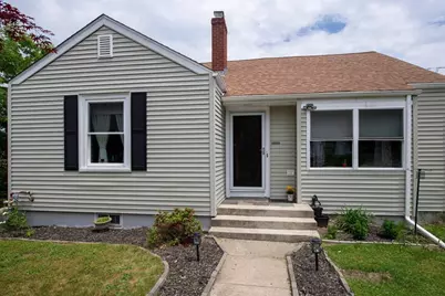 27 Suffolk Ave, Dartmouth, MA 02747 - Photo 4
