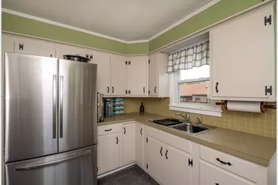 27 Suffolk Ave, Dartmouth, MA 02747 - Photo 20