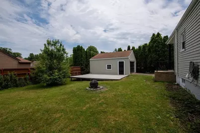 27 Suffolk Ave, Dartmouth, MA 02747 - Photo 24