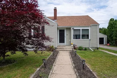 27 Suffolk Ave, Dartmouth, MA 02747 - Photo 2
