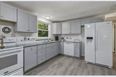 64 Tioga St, Springfield, MA 01128 - Photo 10