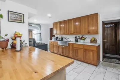 23 Ames St, Lowell, MA 01852 - Photo 4