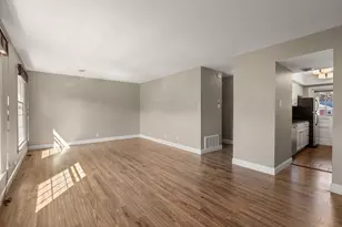 40 Yorktown Dr, Springfield, MA 01108 - Photo 6