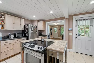 138 Charlton St, Southbridge, MA 01550 - Photo 6