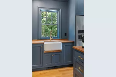 10 Burnham Rd, Newton, MA 02465 - Photo 6