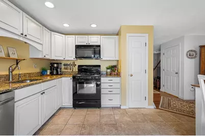 15 Pinecrest Vlg #15, Hopkinton, MA 01748 - Photo 8