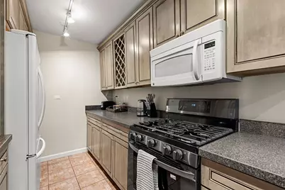 2 Hawthorne #17M, Boston, MA 02114 - Photo 12