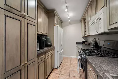 2 Hawthorne #17M, Boston, MA 02114 - Photo 14