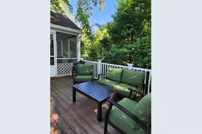 235 Chalmers St, Springfield, MA 01118 - Photo 6