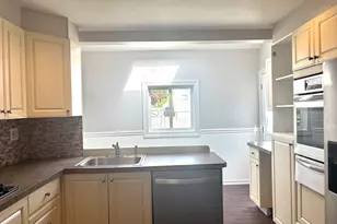 20 Lower E St, Dedham, MA 02026 - Photo 4