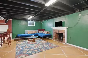 2055 Allen St, Springfield, MA 01118 - Photo 30