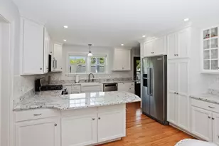 55 Gregory St, Marblehead, MA 01945 - Photo 8