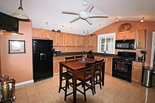 1040 Shirley St, Winthrop, MA 02152 - Photo 4