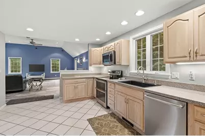 62 Coffey Ave, Haverhill, MA 01835 - Photo 8