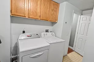 182 Heritage Dr, Northbridge, MA 01588 - Photo 8