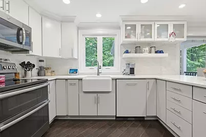 1 Leone Ln, Mendon, MA 01756 - Photo 10