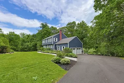 1 Leone Ln, Mendon, MA 01756 - Photo 2