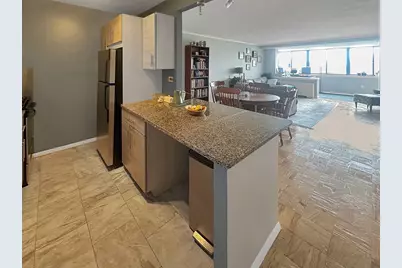 6 Whittier Pl #8R, Boston, MA 02114 - Photo 2