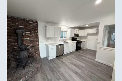 26 Glenwood St, Lynn, MA 01902 - Photo 2