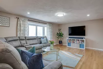 7 Briarwood Rd, Woburn, MA 01801 - Photo 8