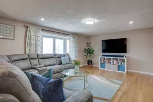 7 Briarwood Rd, Woburn, MA 01801 - Photo 8