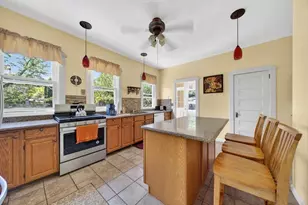 21 Buttonwood St, New Bedford, MA 02740 - Photo 22