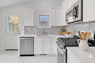 185 Colburn St, Dedham, MA 02026 - Photo 6