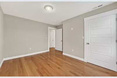 42 Almont St #2L, Medford, MA 02155 - Photo 2