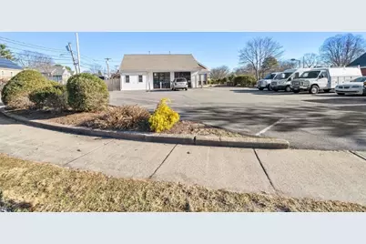 655 Saw Mill Brook Pkwy #E, Newton, MA 02459 - Photo 2