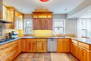 435 E 7th St, Boston, MA 02127 - Photo 4
