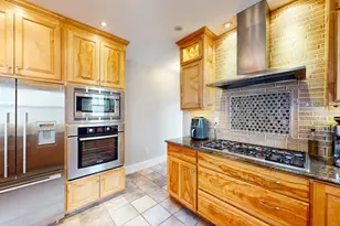 435 E 7th St, Boston, MA 02127 - Photo 6
