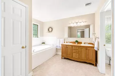 323 Oakhill Ave, Attleboro, MA 02703 - Photo 12