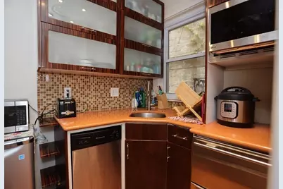 2 Arnold Cir #1, Cambridge, MA 02138 - Photo 10