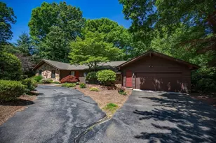 26 Brooks Rd, Longmeadow, MA 01106 - Photo 2