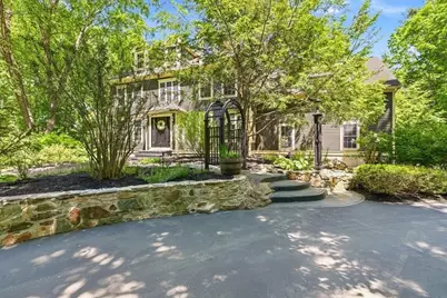 137 Cedar St, Middleborough, MA 02346 - Photo 2