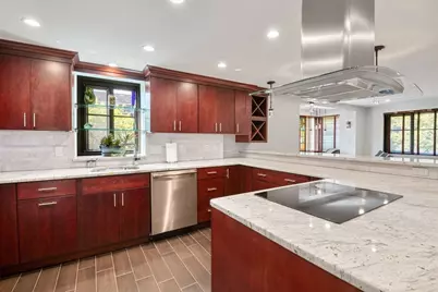 100 Ledgewood Dr #319, Stoneham, MA 02180 - Photo 2