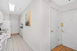 10 Charlesgate E, Boston, MA 02215 - Photo 14