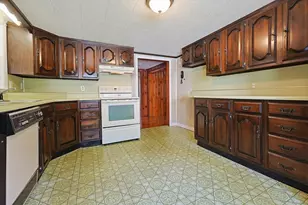 36 Alden Ave, Dartmouth, MA 02747 - Photo 4