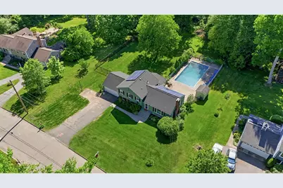 100 Fernwood Dr, East Longmeadow, MA 01028 - Photo 2
