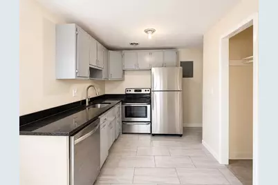 194 Lexignton St #U1, Watertown, MA 02472 - Photo 4